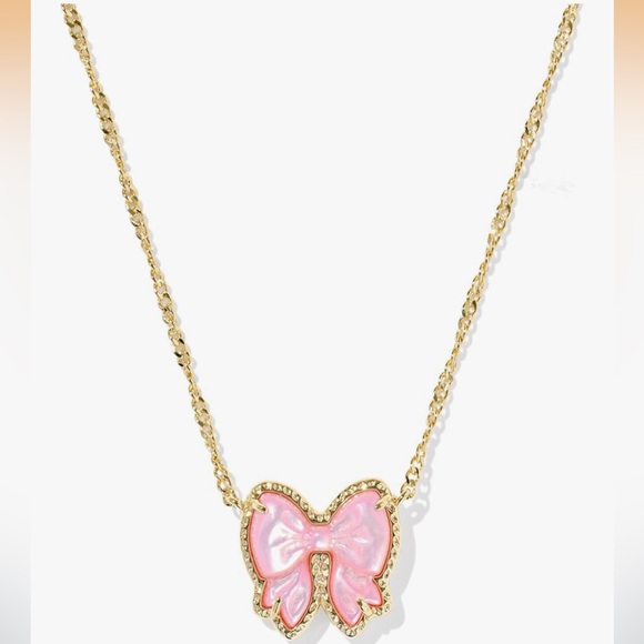 Kendra Scott Haley Bow Gold Short Pendant Necklace in blush mother-of-pearl - Picture 1 of 6